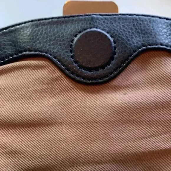 Liz Clairborne leather, black shoulder bag,  clean inside & out, 6 3/4” by 11” - Picture 5 of 10